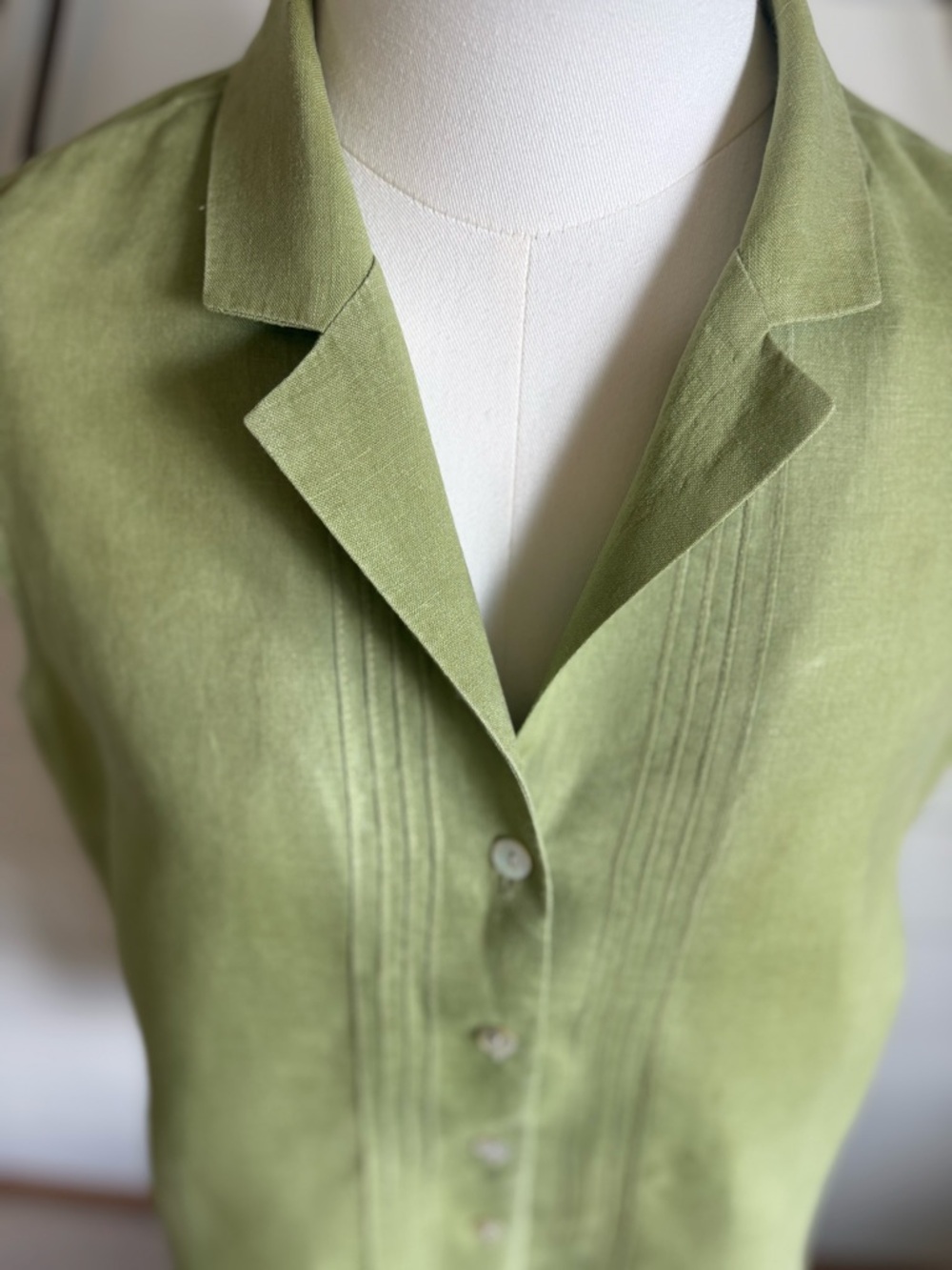 Charter Club Luxury Linen Pin-tuck Blouse  Green Sleeveless w Classic Collar(10)